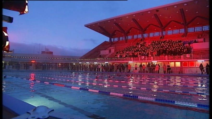 La piscina de noche del Festival de Luces de Invierno