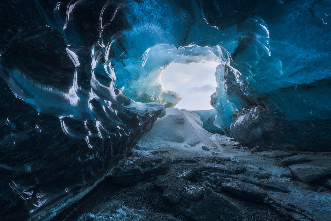 Les visiteurs venant du sud-est de l'Islande entre novembre et mars ne devraient pas manquer les impressionnantes grottes de glace.