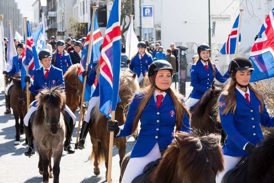 아이슬란드 토종말의 날을 기념하기 위한 행사로 레이캬비크 시내에서 퍼레이드가 진행됩니다.