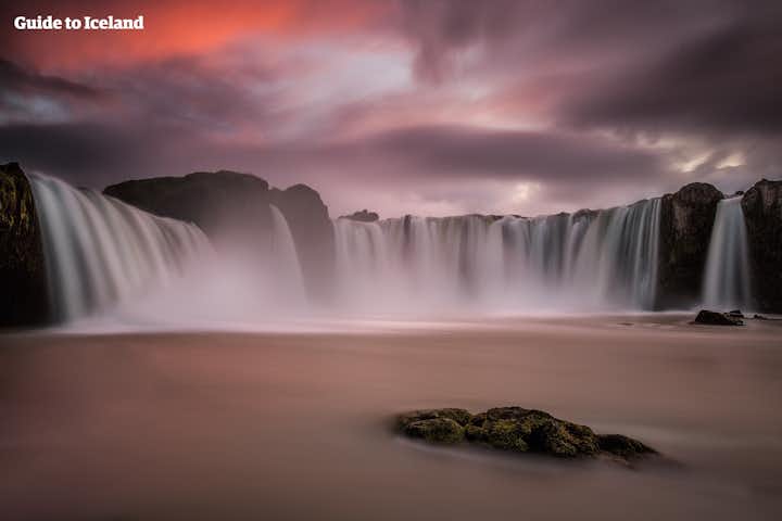 Una de las bellas cascadas del Norte de Islandia.