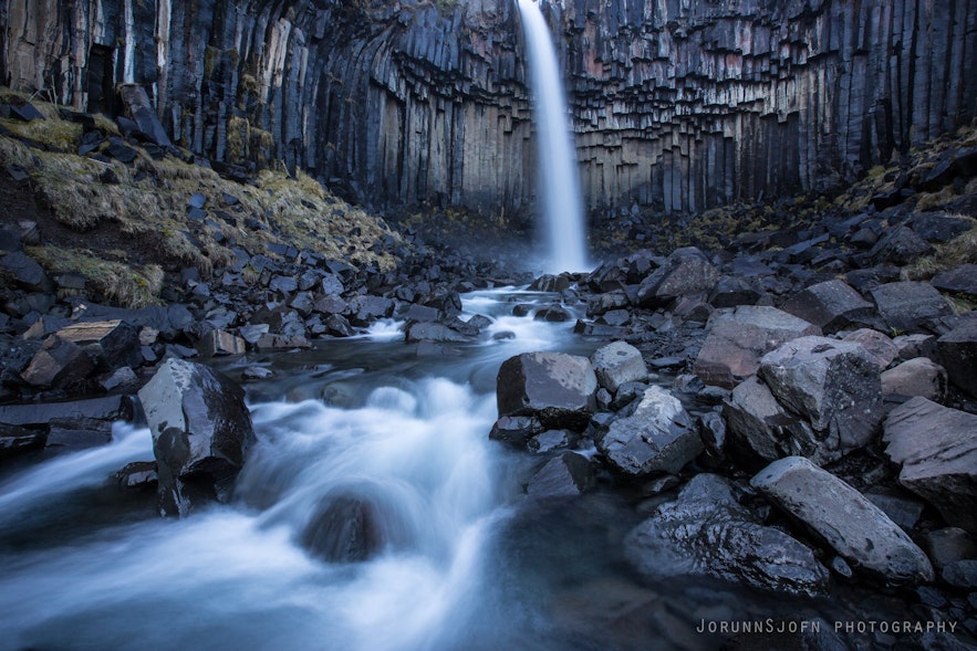 冰岛南岸斯卡夫塔山自然保护区的斯瓦蒂瀑布