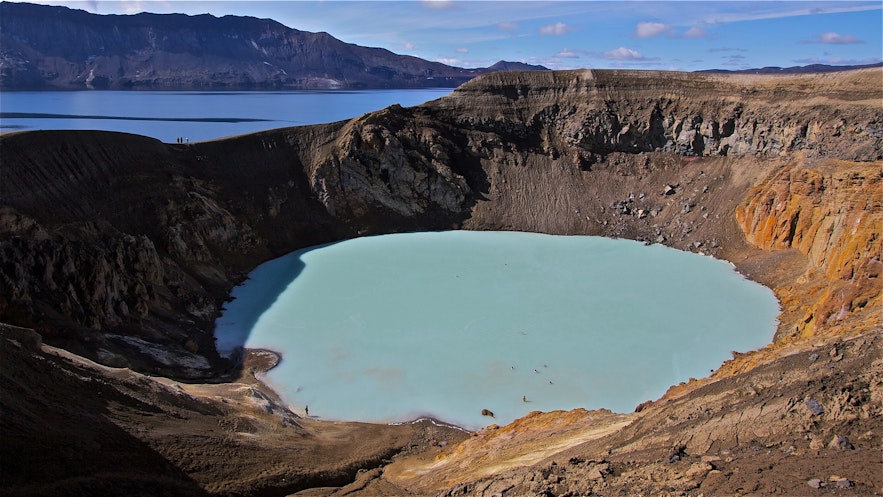 Der milchig blaue See Víti im Krater Askja