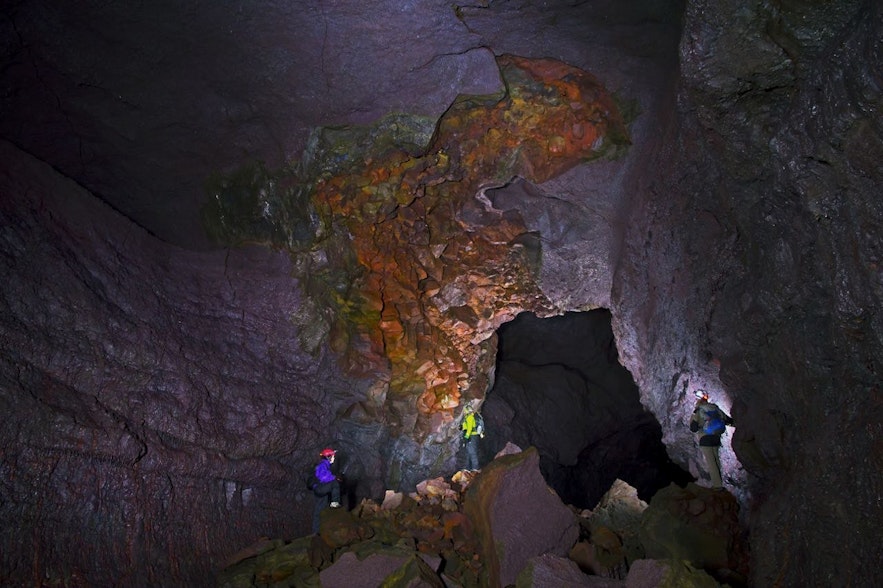 Grotte colorée de Víðgelmir en Islande