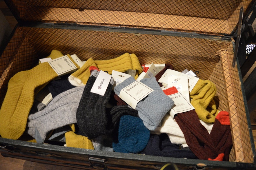 ウールでできた暖かい靴下、色合いがカワイイ！