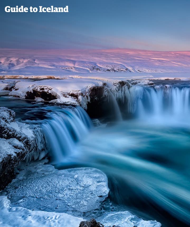 Der Godafoss-Wasserfall im Winter