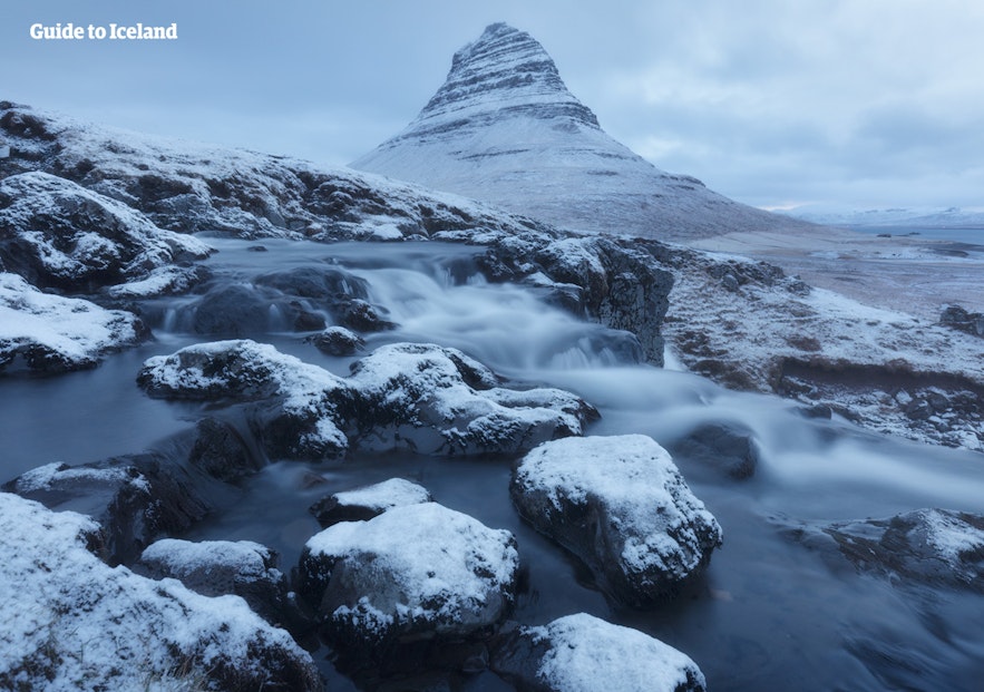 被冰雪覆盖的冰岛草帽山