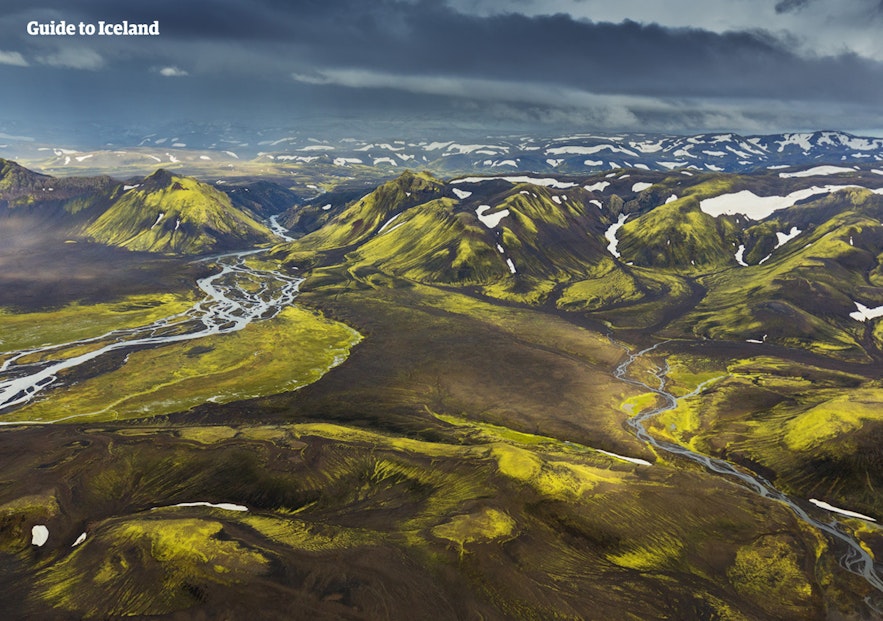空から見たアイスランドの中央高原地帯、ハイランド地方