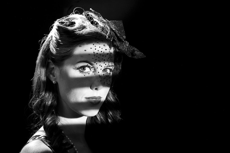 If you live in the 1930s, be cautious if you see a beautiful woman with three lines of shadow across her face.