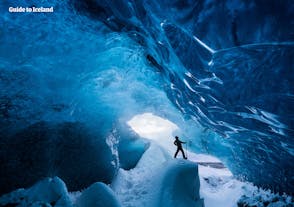 Å gå inn i en isgrotte er en av de mest minneverdige opplevelsene for de som besøker Island.