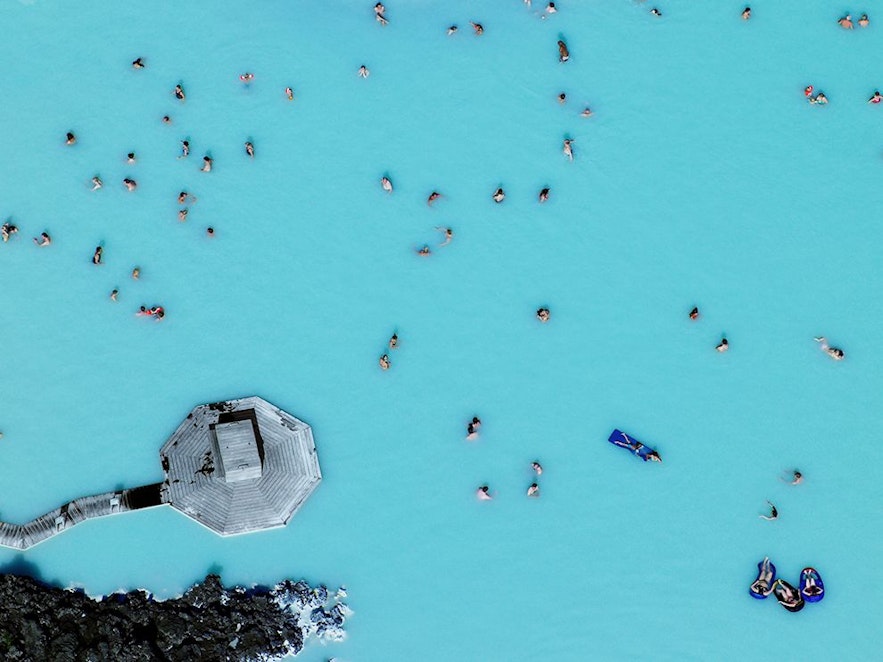 Nunca está lleno de gente en la Laguna Azul en Islandia.