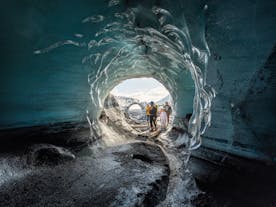 Wycieczka super jeepem do jaskini lodowcowej i wędrówka po lodowcu nad wulkanem Katla, z odbiorem z Vik