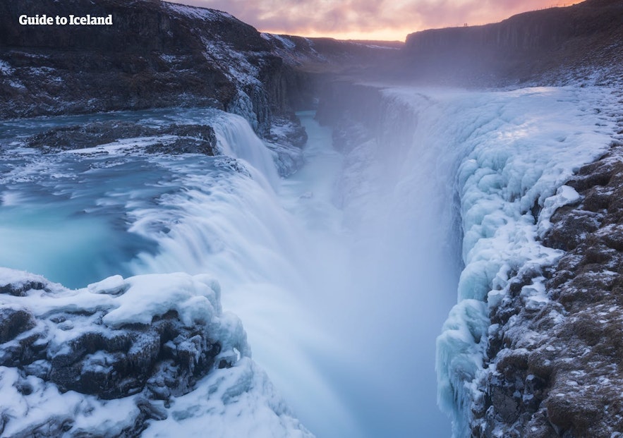 冰岛黄金瀑布冬季景色
