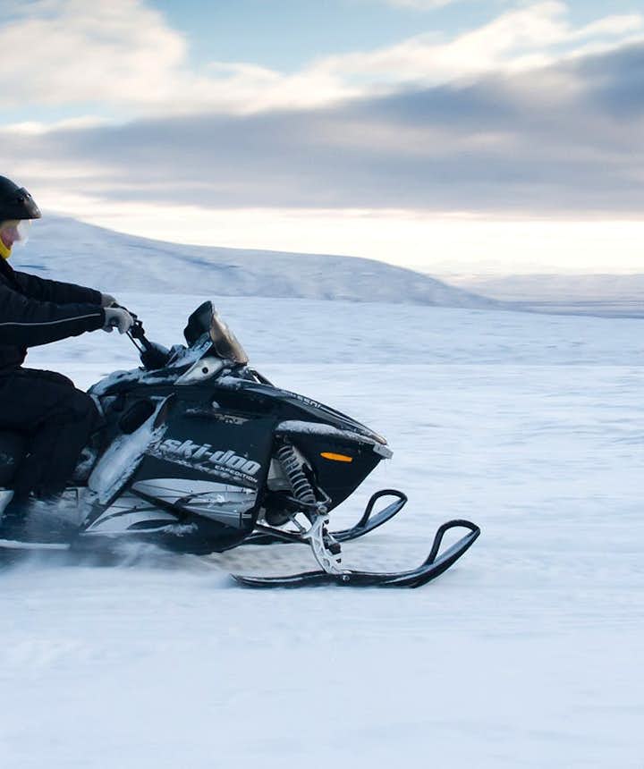 来冰岛玩雪地摩托是很多喜欢户外刺激活动的人的首选