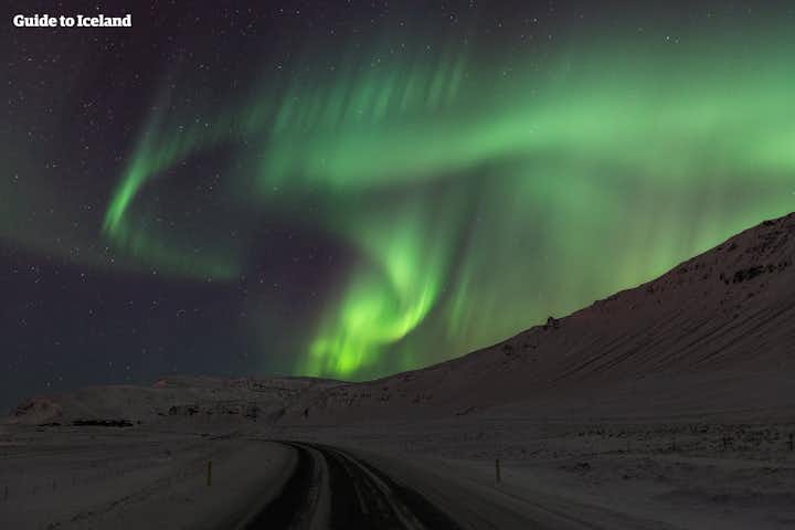 Zorza polarna na Islandii - kiedy i gdzie zobaczyć zorzę polarną