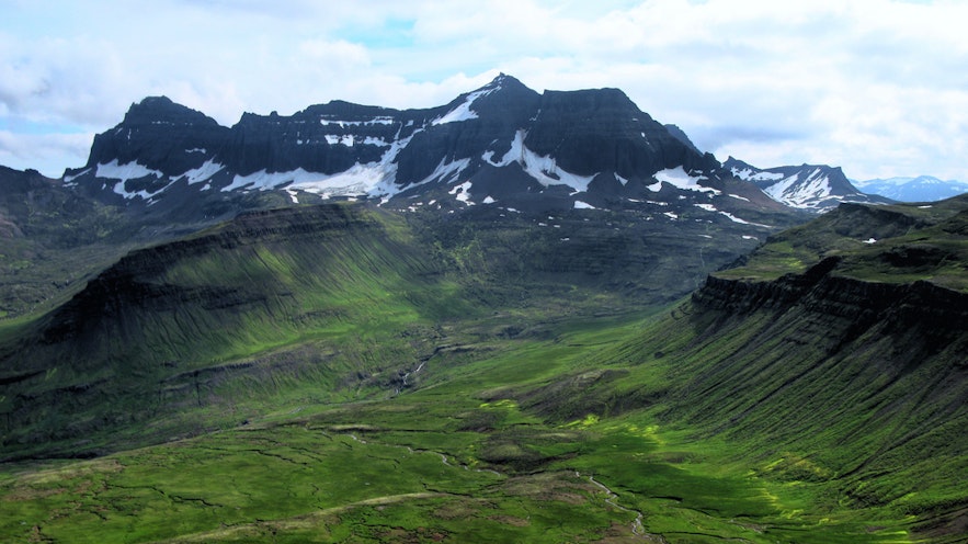 Dyrfjöll山的自然美景