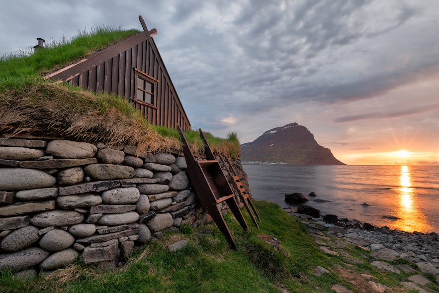 Les maisons traditionnelles en Islande avaient des toits en tourbe