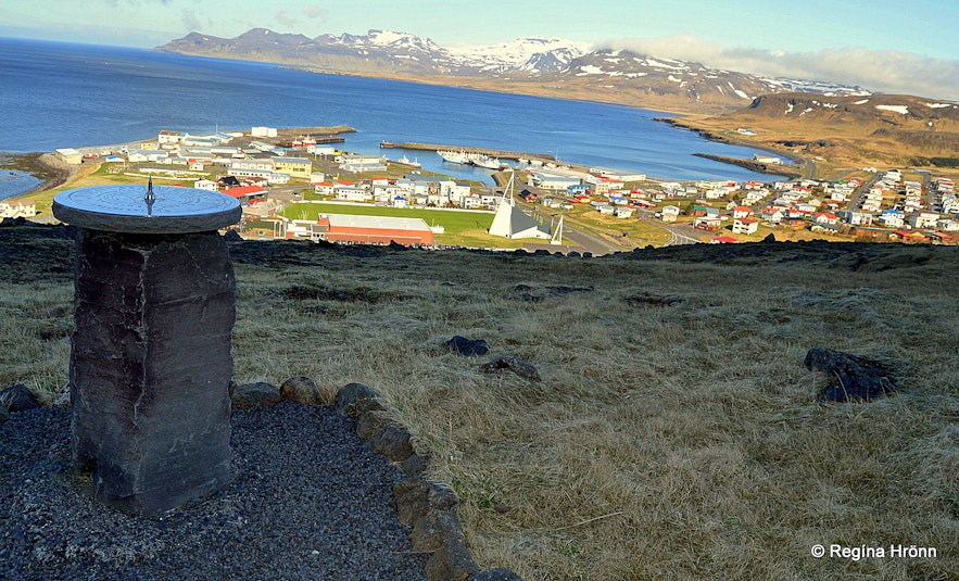 View-dial Ólafsvík village on the Snæfellsnes peninsula