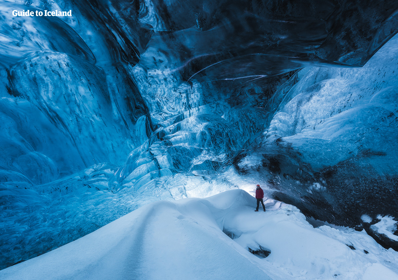 Błękitne jaskinie lodowe tworzące się w lodowcu Vatnajokull są absolutnie spektakularne.