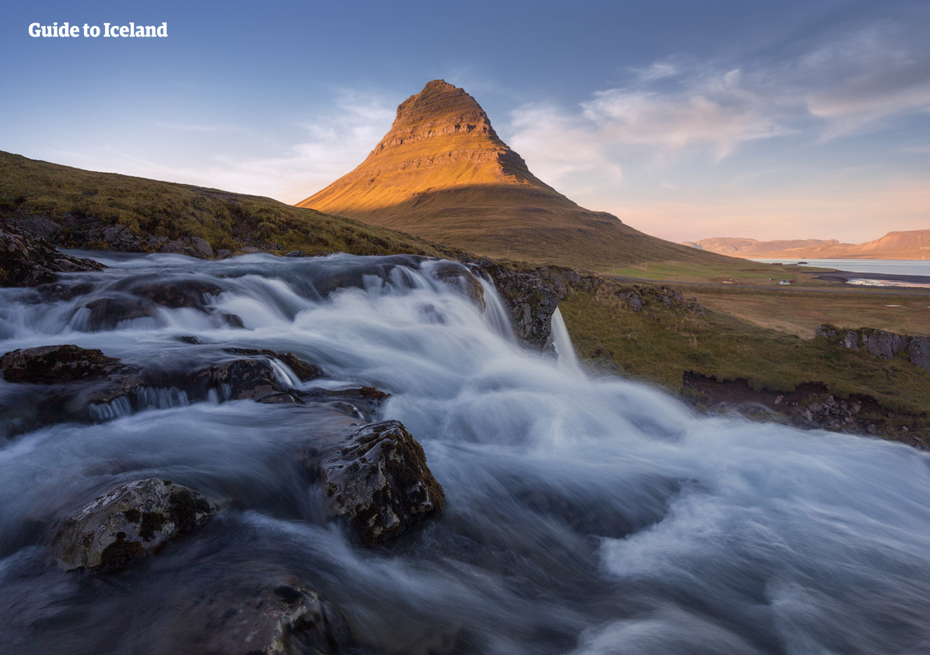 教会山是斯奈山半岛上的明星景点，与Kirkjufellsfoss瀑布一起构成了冰岛最经典的取景位之一。