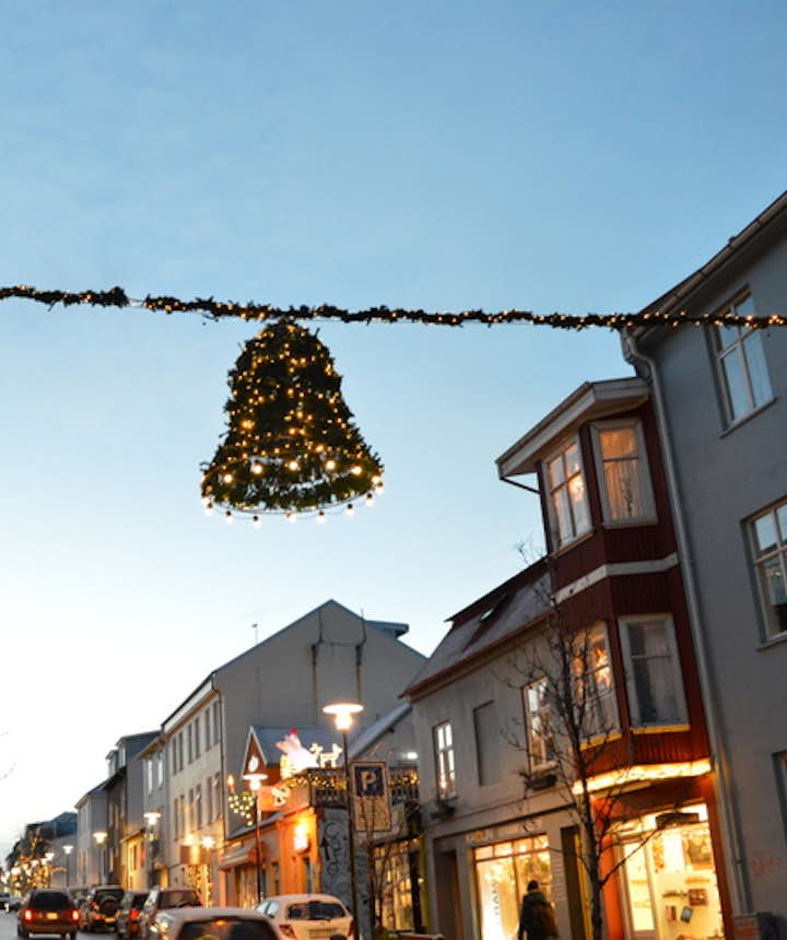 クリスマスの飾りがかわいいレイキャビクのダウンタウン