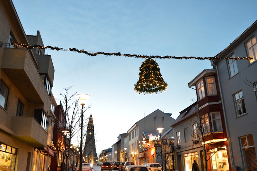 クリスマスの飾りがかわいいレイキャビクのダウンタウン