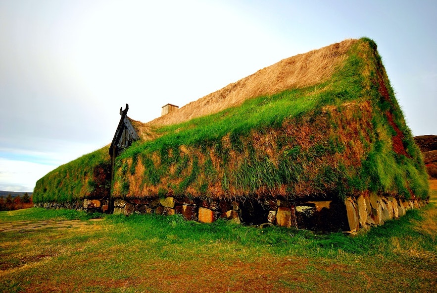 This reconstructed longhouse replica utilises the original building methods of a stone base, wood frame and turf walls/roof