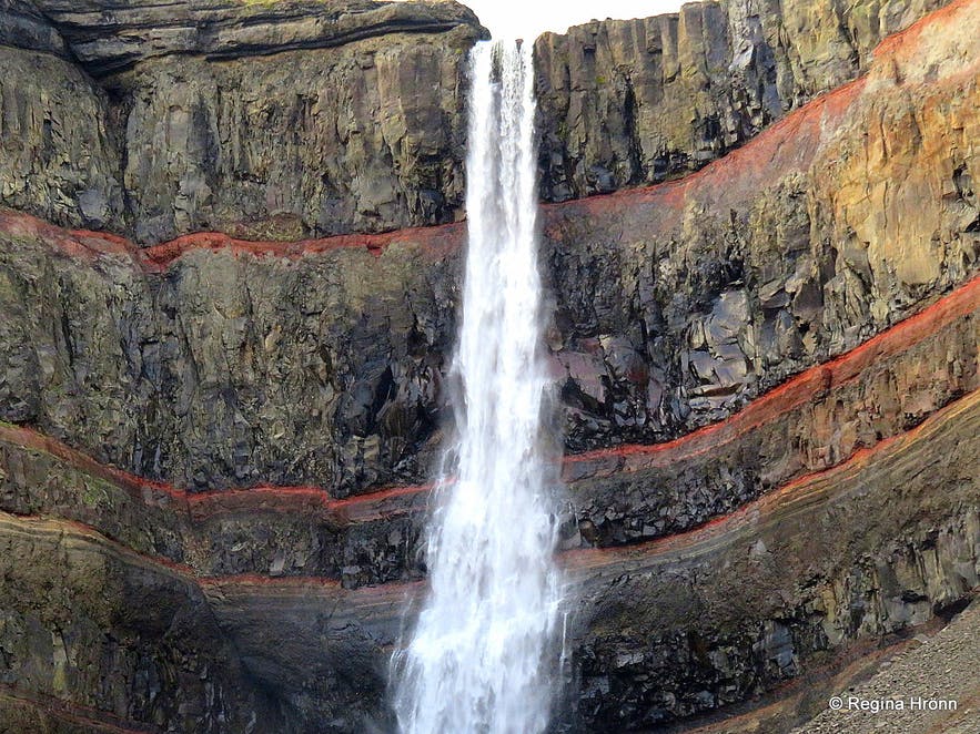 冰岛东部亨吉瀑布Hengifoss是冰岛第三高瀑布