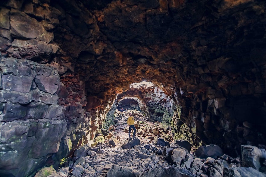 Raufarhólshellir, uno dei tunnel di lava più lunghi d'Islanda.