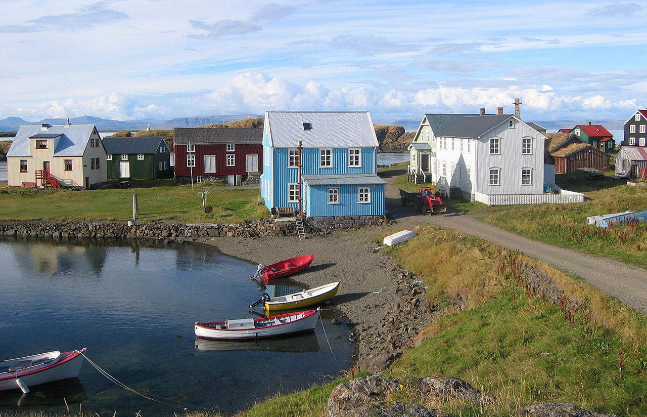 冰岛弗拉泰岛上的小村落