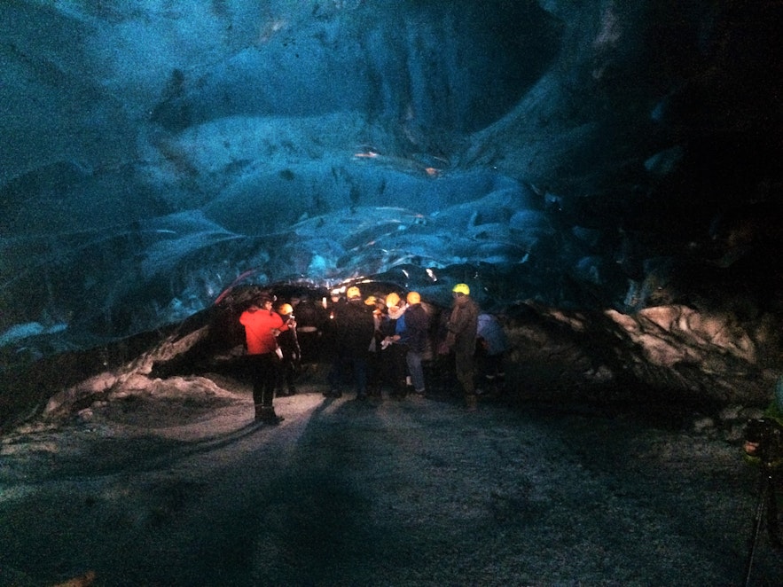 Gletscherhöhlen können einer Art Tunnel gleichen