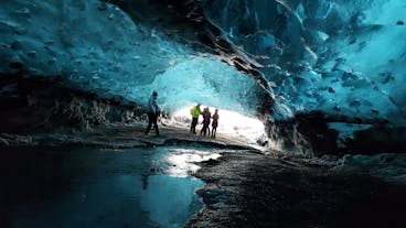 Hver grotte er unik og isgrottene i Vatnajökull endrer seg hele tiden