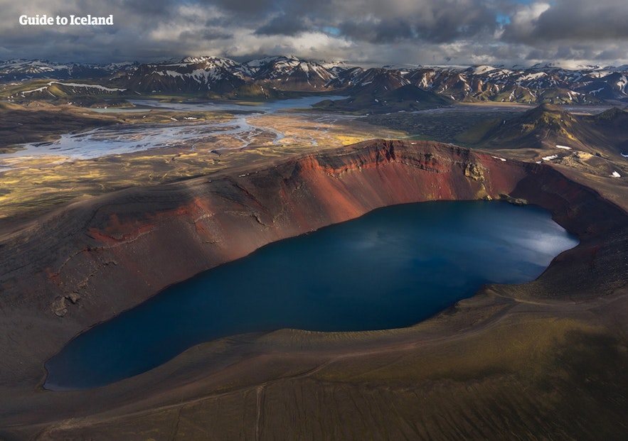 韦济湖火山区（Veiðivötn）是一个位于冰岛内陆高地的绿洲地区。
