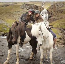 Paardrijden is een van de populairste touractiviteiten in IJsland.