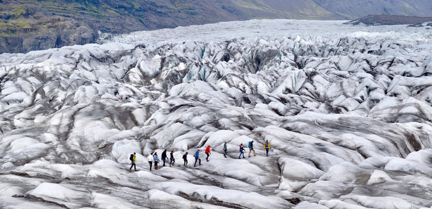 冰岛11月的冰川徒步