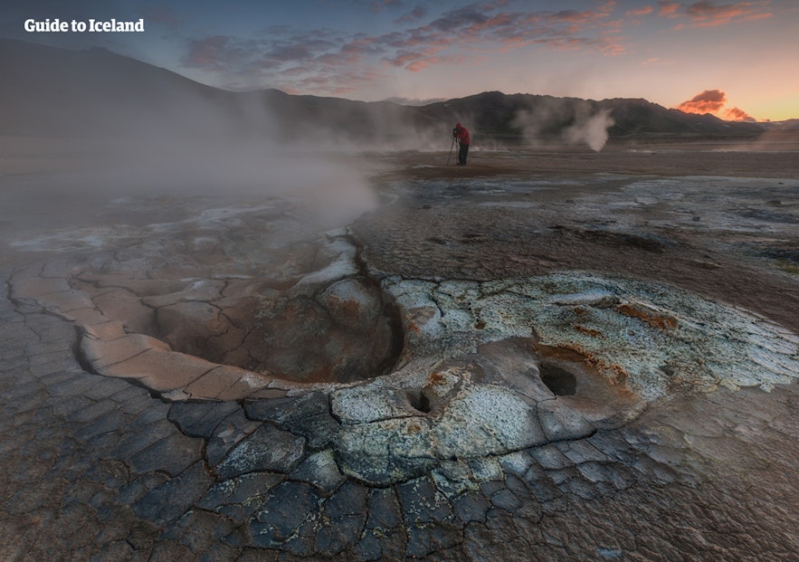 冰岛米湖是一个巨大的地热区，简直不像地球的世界