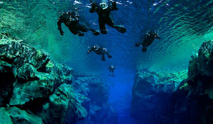 De kloof Silfra wordt vaak genoemd als een van de 10 beste duik- en snorkellocaties ter wereld.