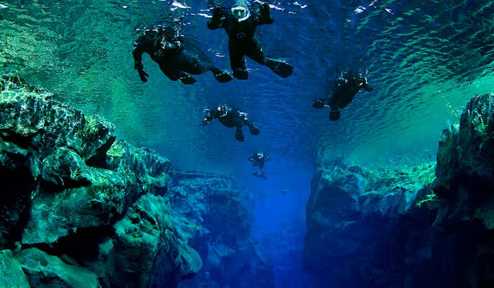 Silfra-spalten nævnes ofte som et af verdens ti bedste steder at dykke og snorkle.