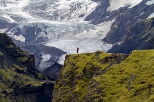 在冰岛Laugavegur徒步路线您可以欣赏到冰岛众多冰川的美景，其中包括瓦特纳冰川(Vatnajökull)、米尔达斯冰川(Mýrdalsjökull)和埃亚菲亚德拉冰盖(Eyjafjallajökull)