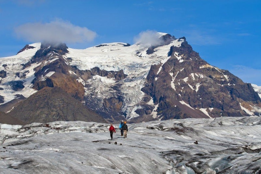冰岛的冰川徒步全年皆可参加，是冰岛特色项目最被推荐的一个