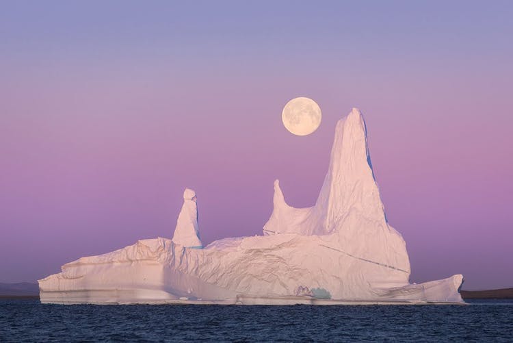 夏季的格陵兰午夜阳光的现象创造出了绝世的美景