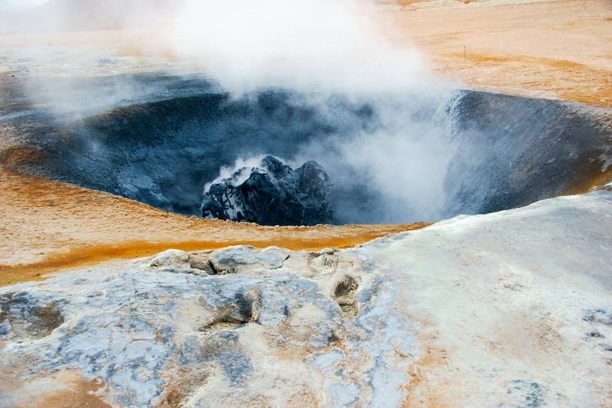 冰岛的米湖Hverir火山地貌