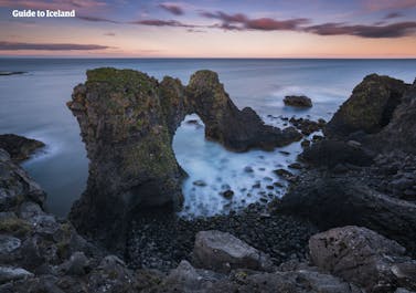 Gatklettur er kun en af mange fantastiske klippeformationer, der findes på Snæfellsnes-halvøen i Vestisland.