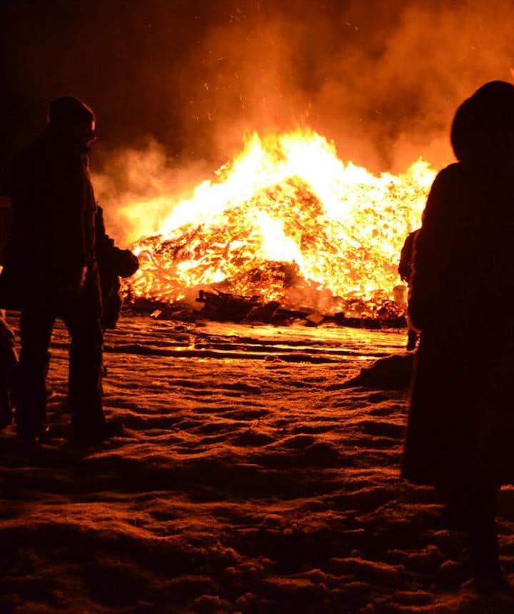 Réchauffer vos os autour d'un grand feu de joie est une véritable tradition du nouvel an islandais.