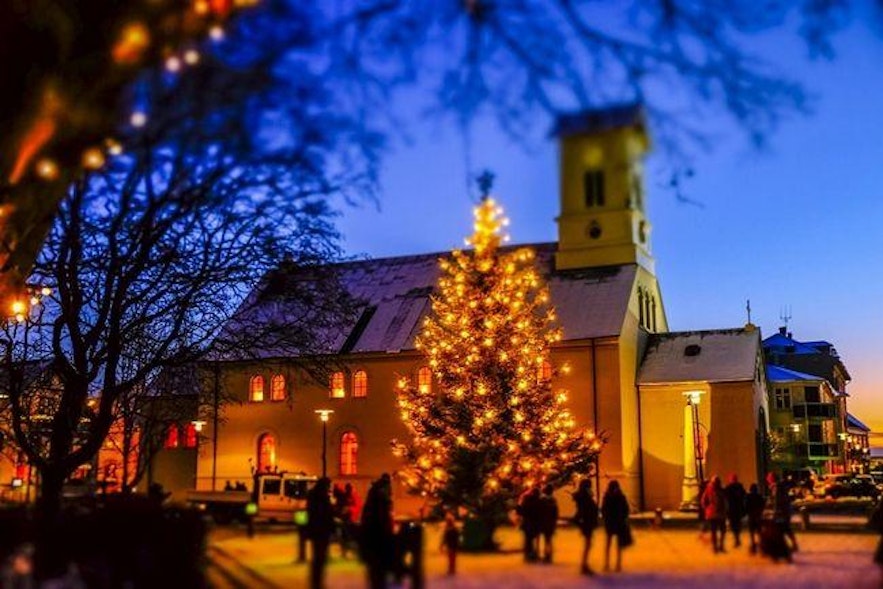 Many Icelanders attend Mass on Christmas Eve