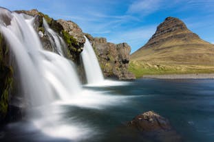 Besides the mountain of Kirkjufell is a quaint waterfall called Kirkjufellsfoss.