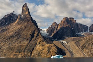 Oszałamiające zdjęcie krajobrazowe wschodniej Grenlandii autorstwa Iuriego Belegurschi.