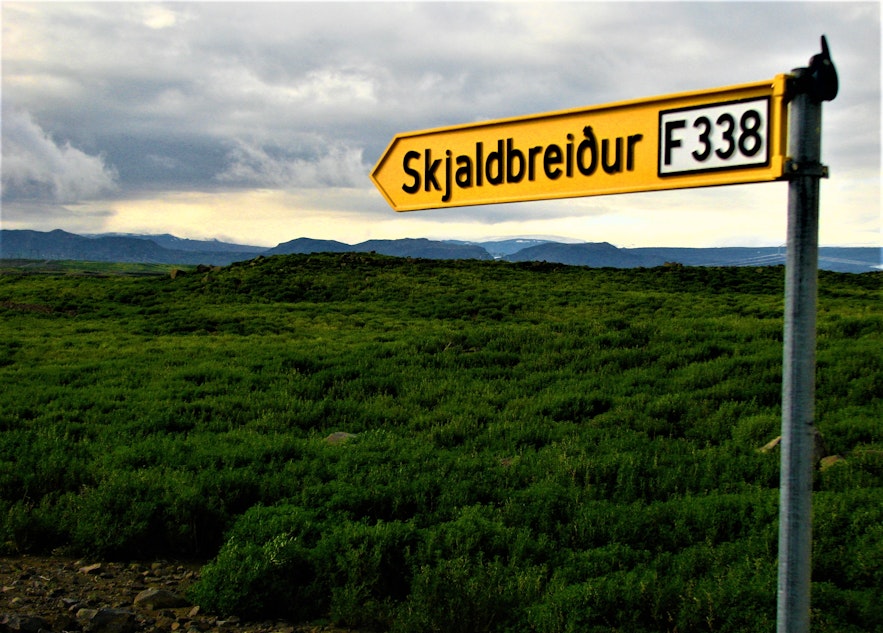 Oznaczenia dróg górskich na Islandii
