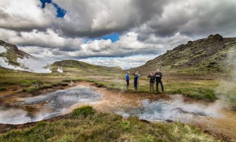 地球の鼓動が感じられるアイスランドの地熱地帯を見学するヘリコプターツアー