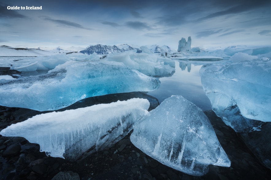 冰岛杰古沙龙冰河湖的巨大冰块