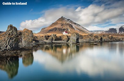 Gletsjeren og vulkanen Snæfellsjökull er en af højdepunkterne på Snæfellsnes halvøen.